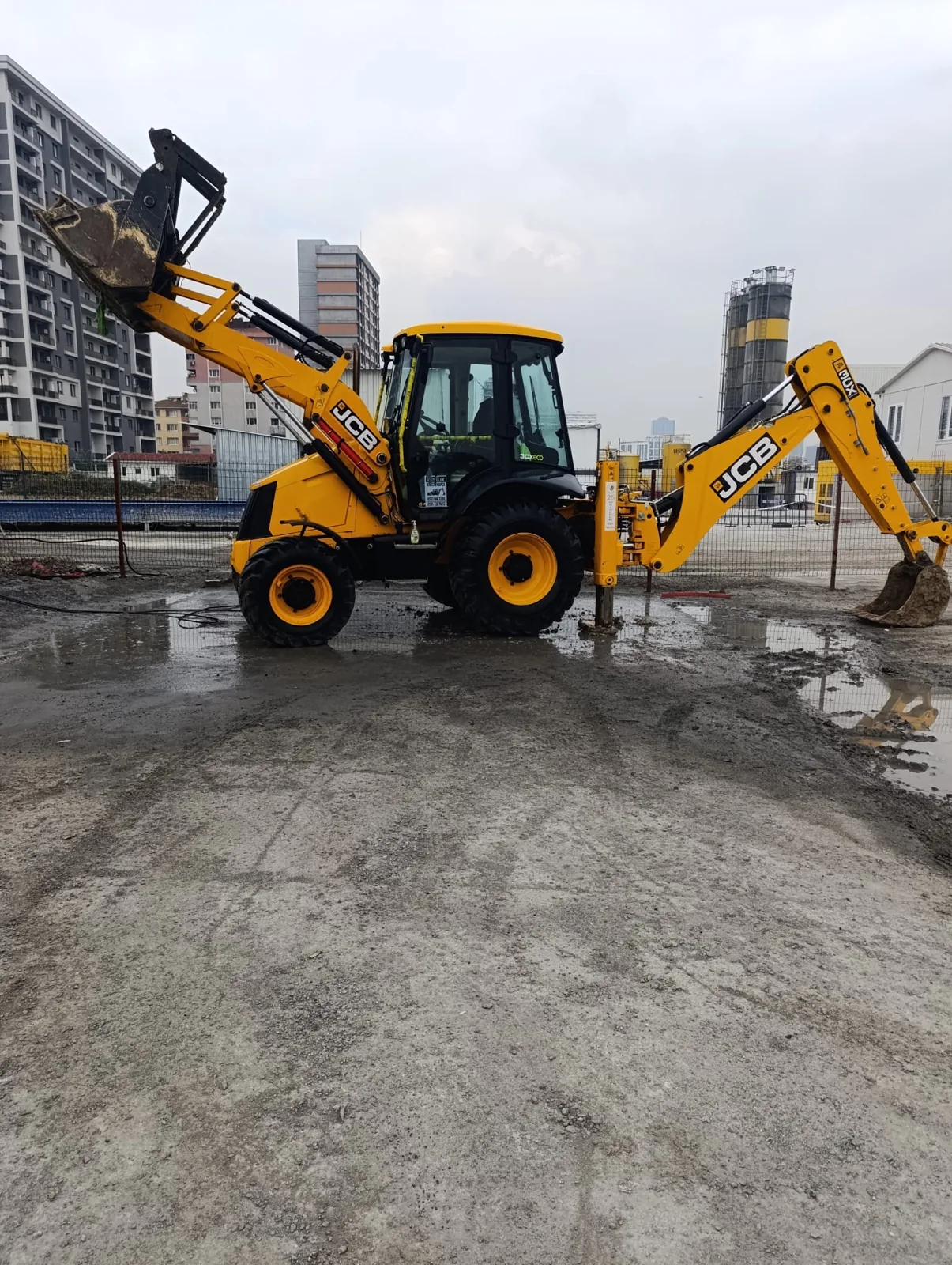 Operatörlü İş Makinası Kiralama