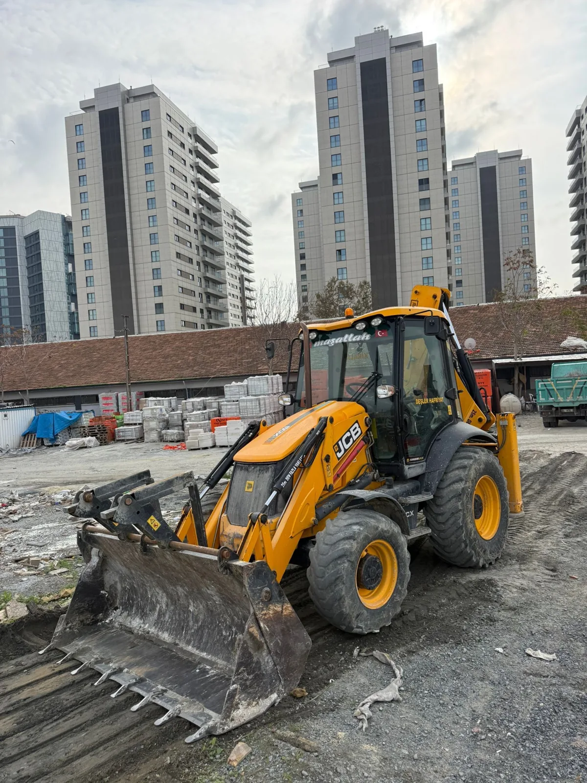 Kepçe ile Hafriyat ve Saha Düzenleme