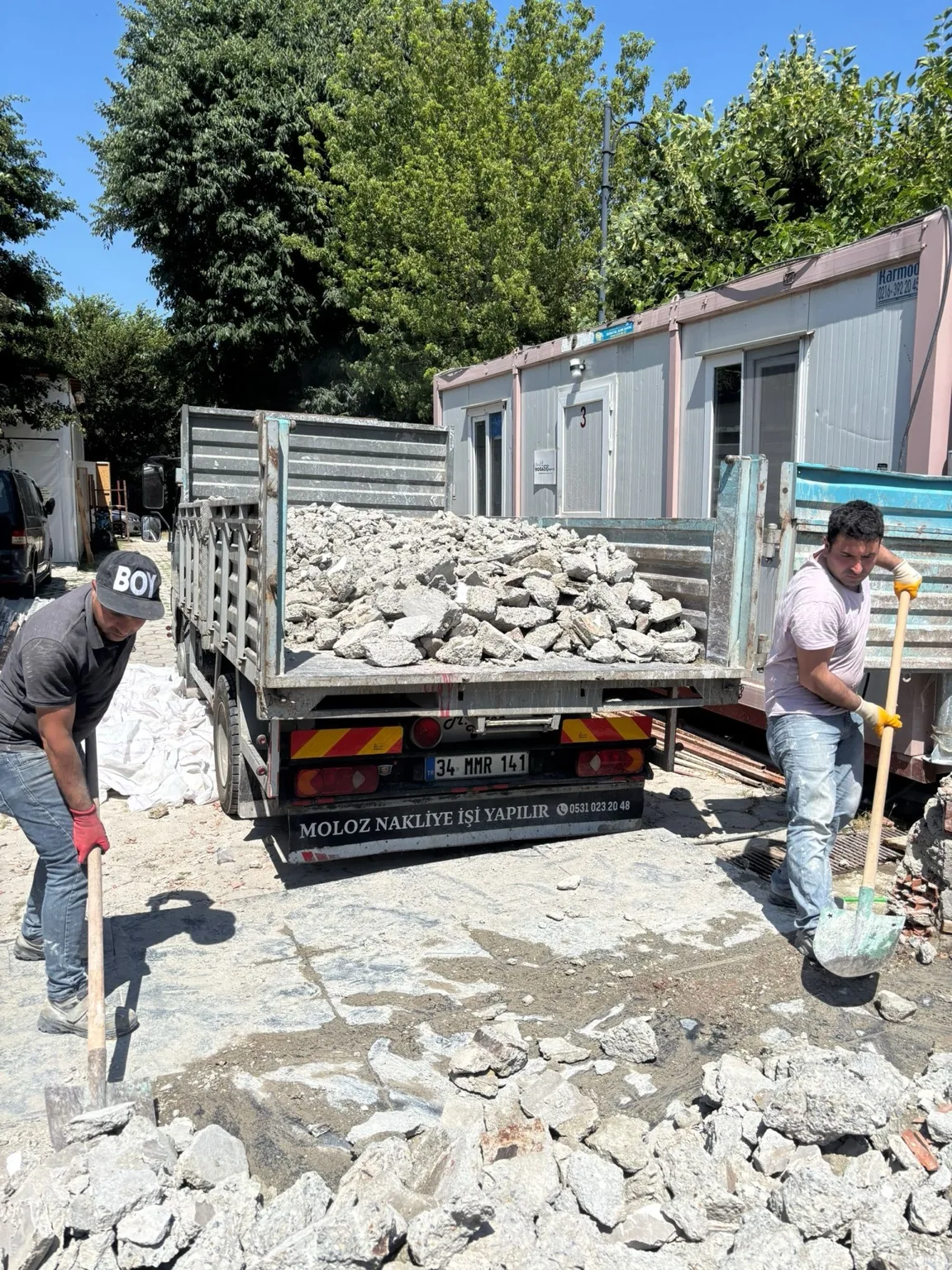 Moloz Kaldırma ve Kamyon Yükleme